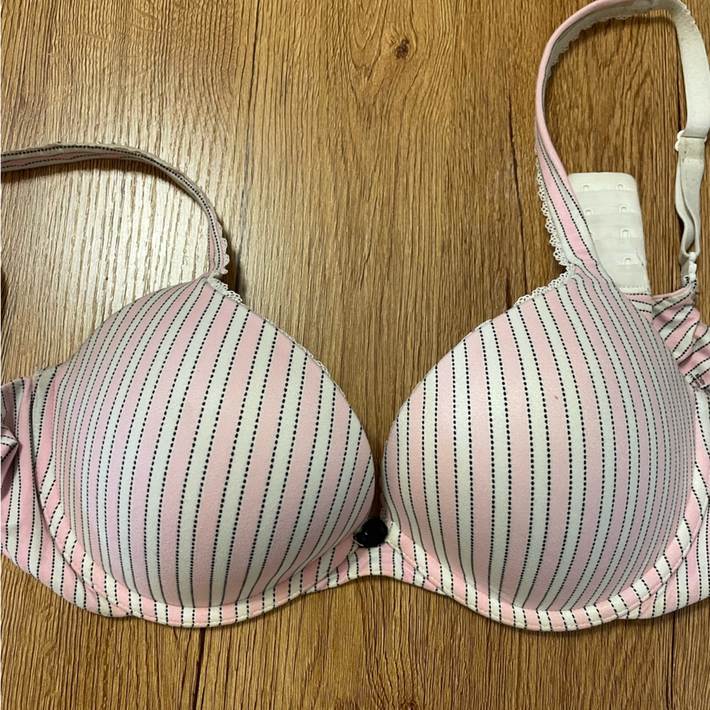 34D Victoria’s Secret Bra
